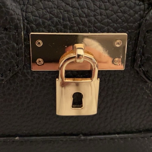 Elegant Black key chain, bag charm, mini purse  with Gold Accents new in plastic - Picture 4 of 6